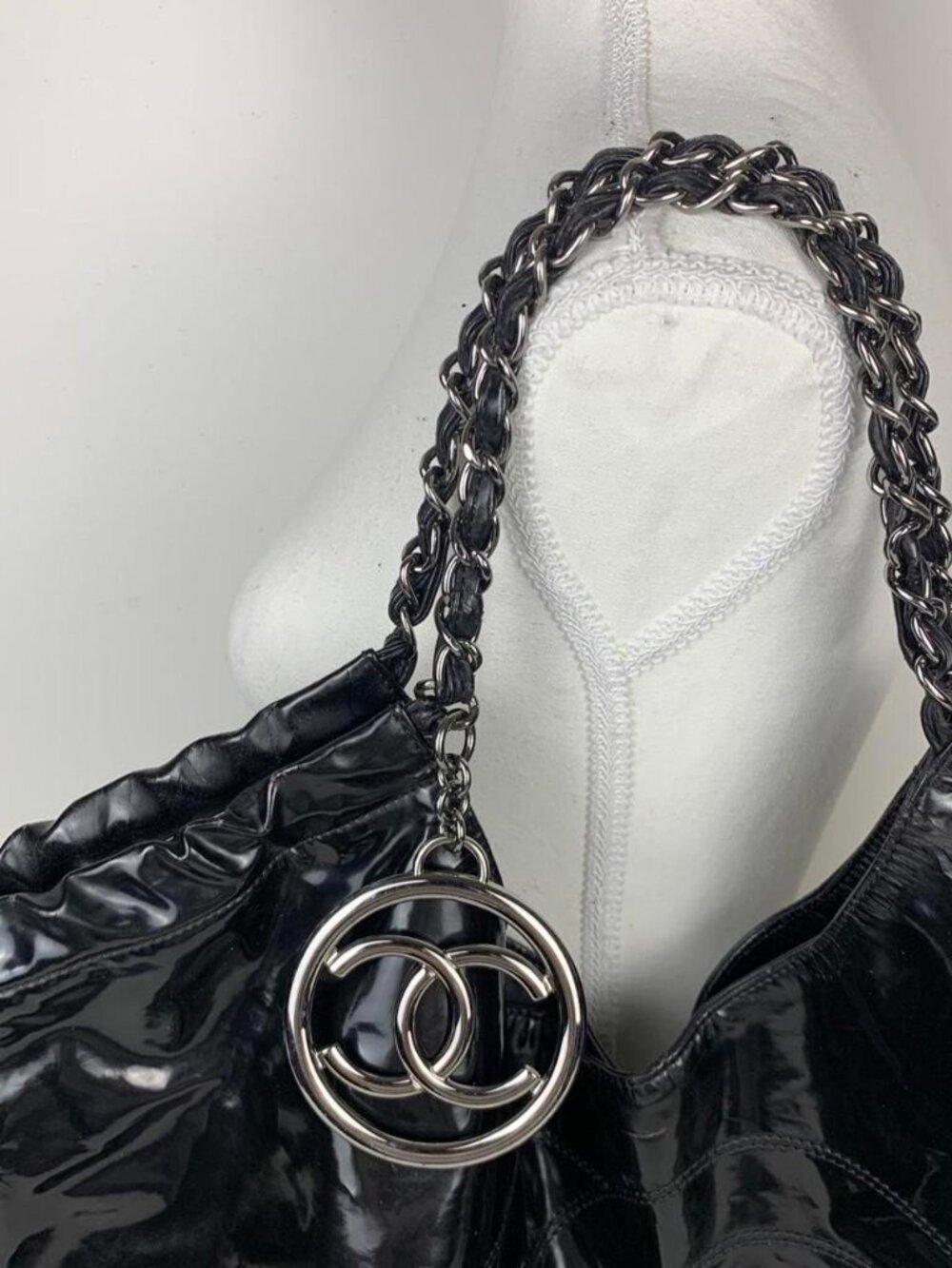 Chanel Vintage Black Patent Vinyl Coco Cabas XL Bag - Stylish & Unique! - Picture 4 of 9